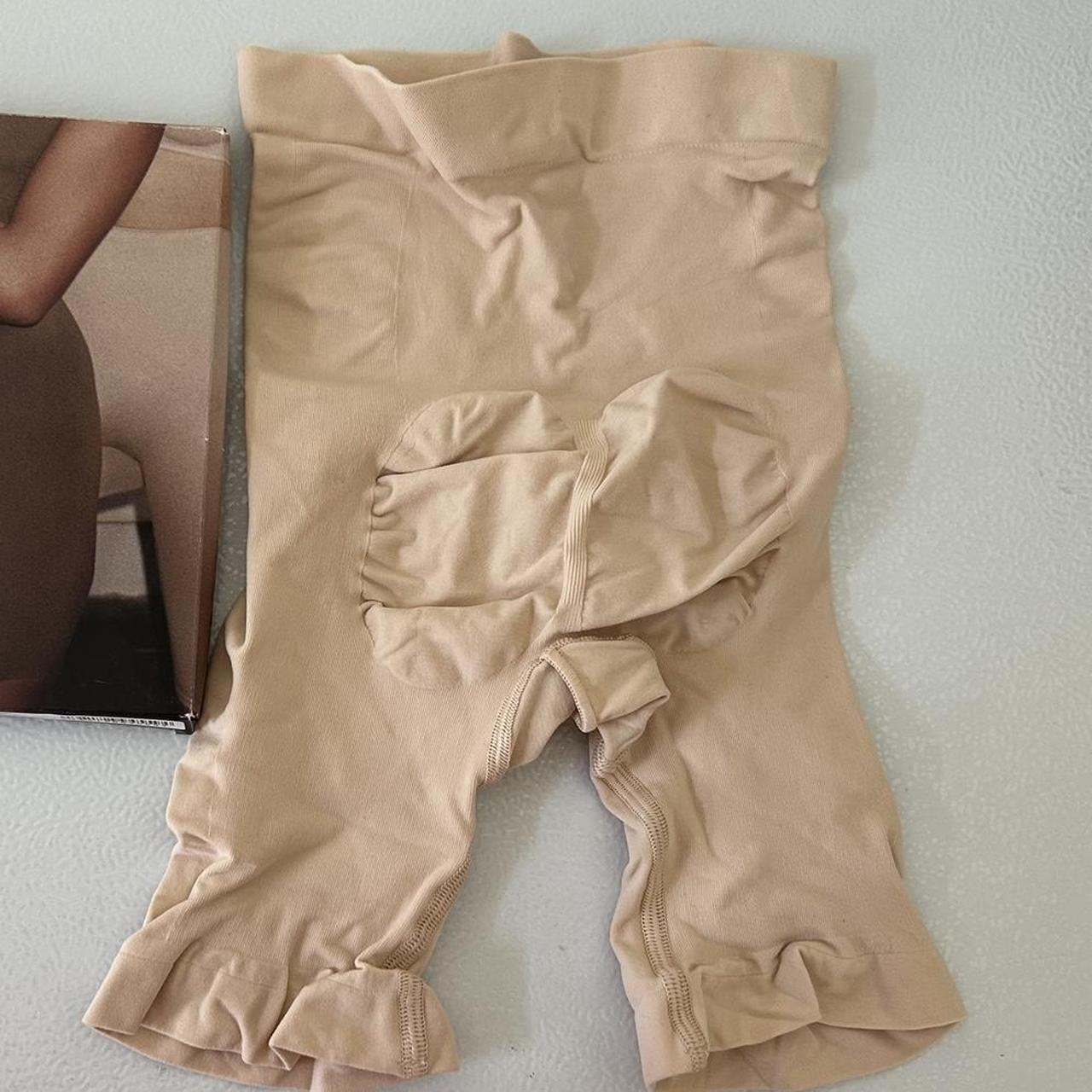 Skims sculpting mid thigh shorts. New in box. Size: - Depop