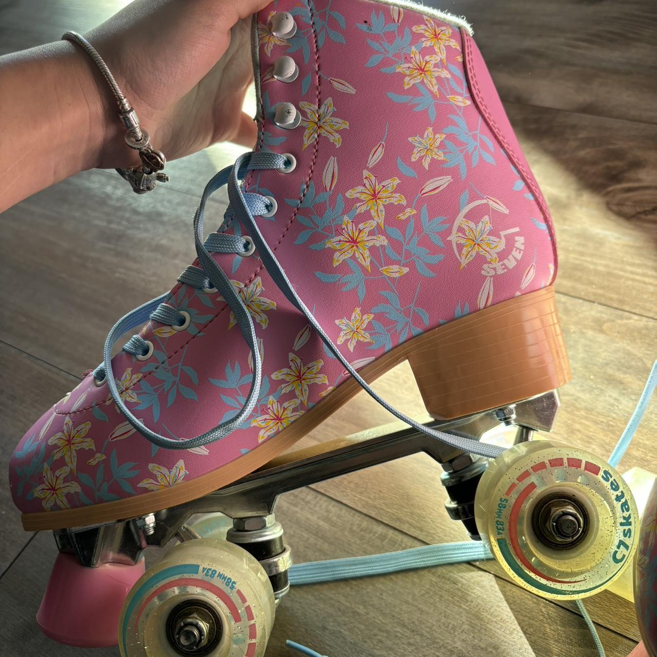 C7 urban outlet outfitters roller skates