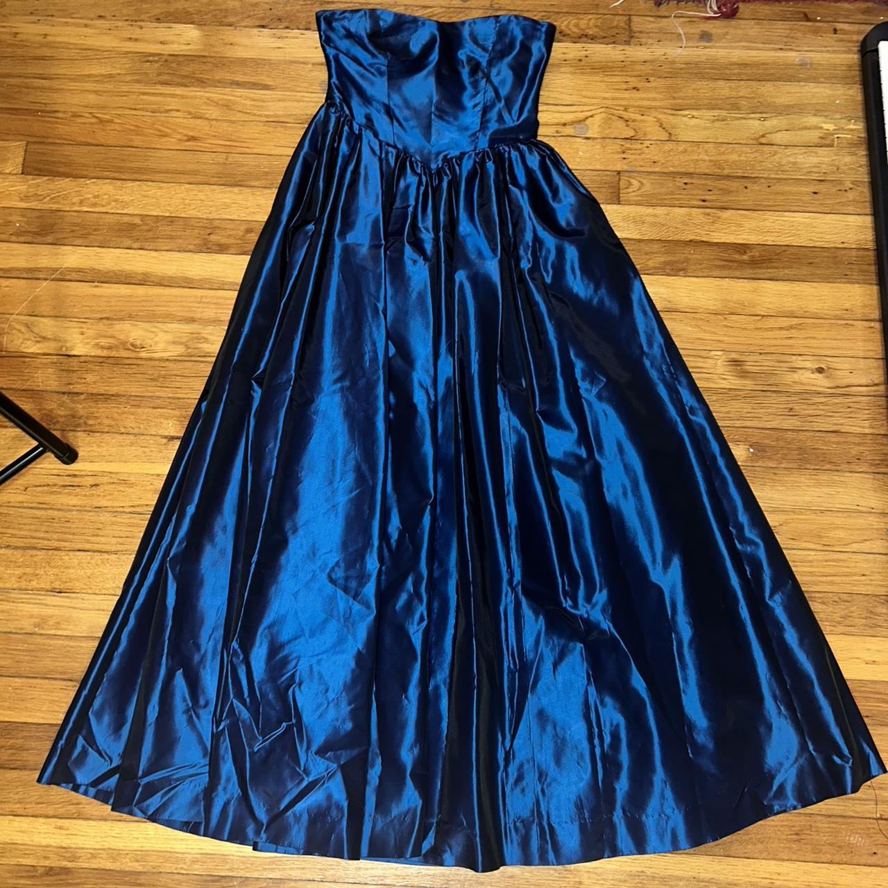 This dress is BEAUTIFUL Stunning ball gown Modest... - Depop