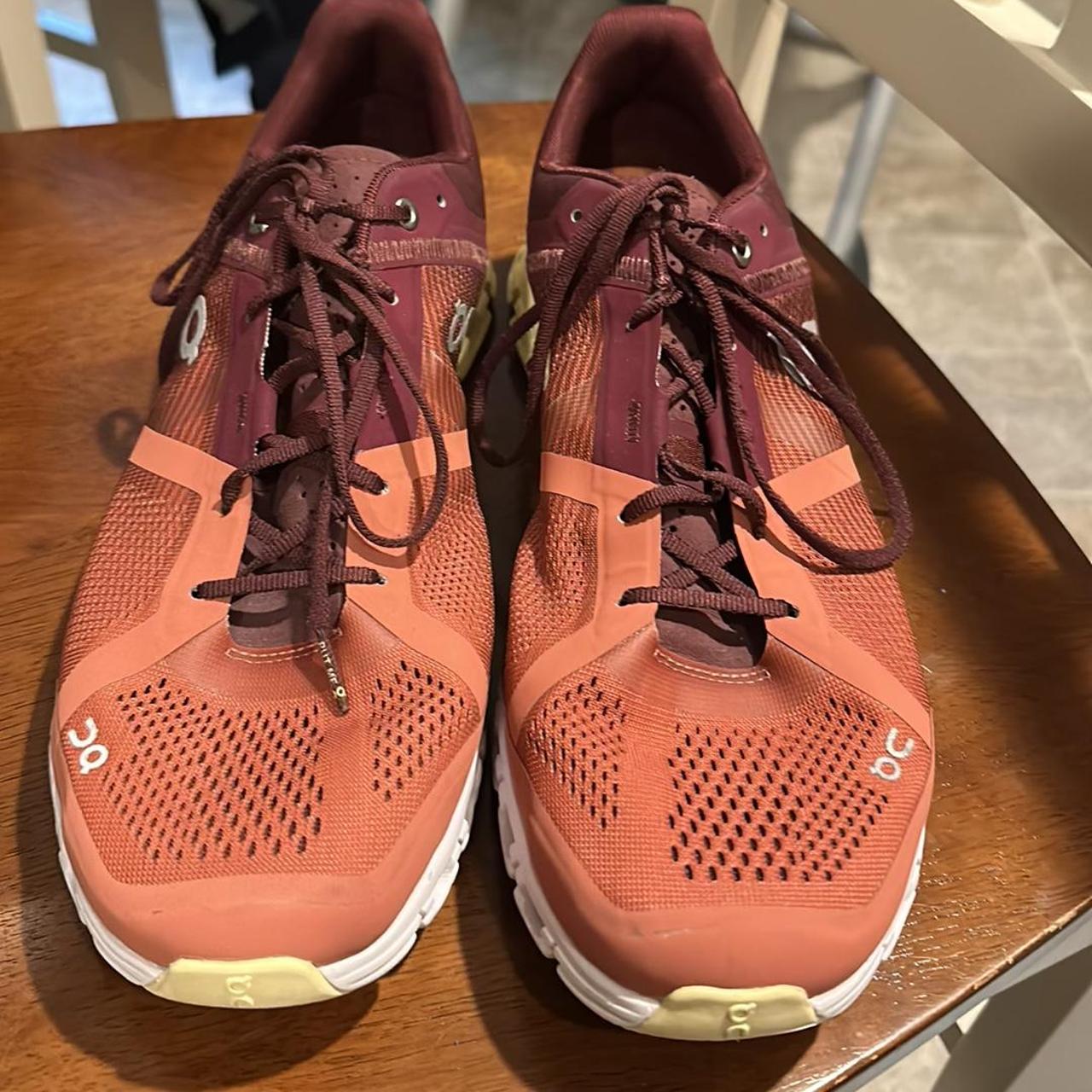 On cloud mens running shoes Depop