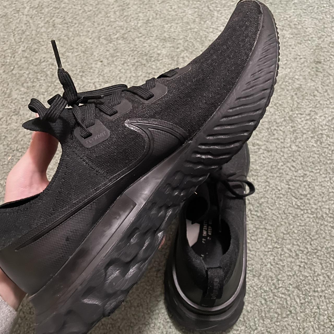 nike flyknit running shoes black