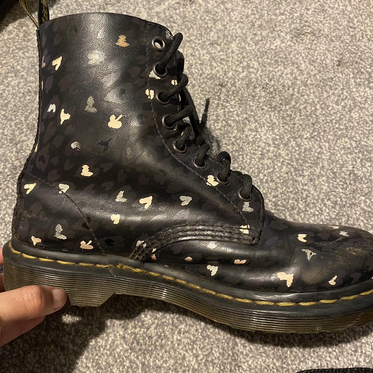 Women’s doc martens boots size 5. a few scuffs but... - Depop