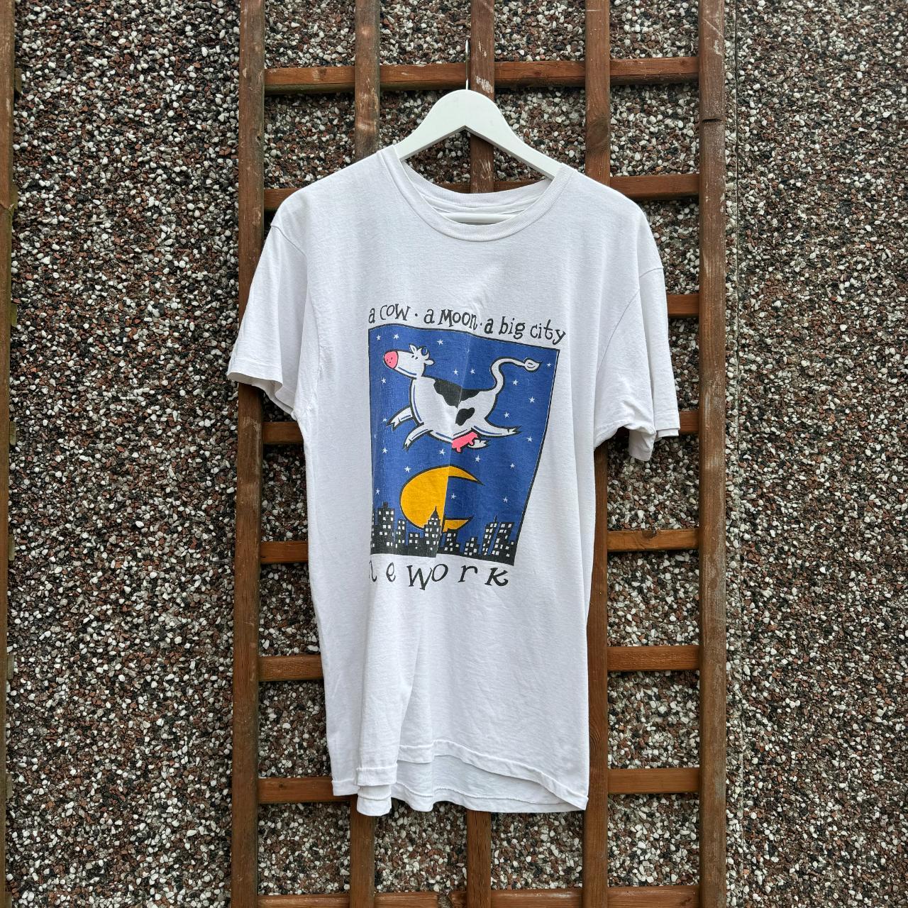 トップス 90s A Cow, A Moon, A Big City T-shirt 90's Vintage A Cow, A Moon, A Big City Tee Single | Depop