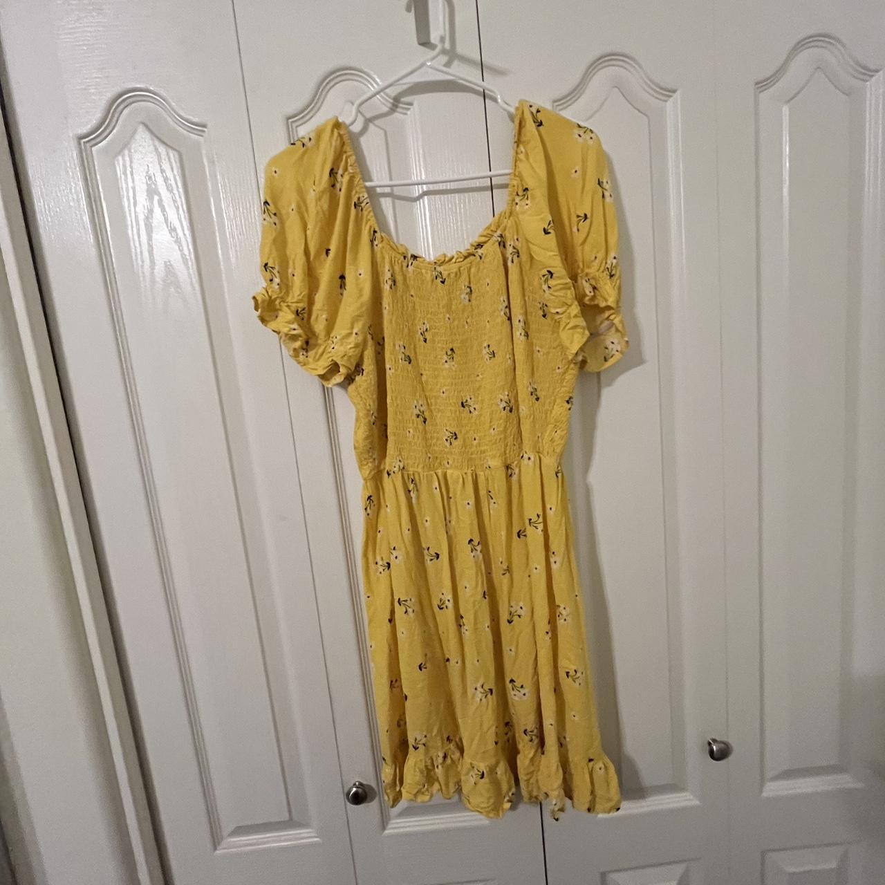 Cute yellow spring dress only worn a few times - Depop