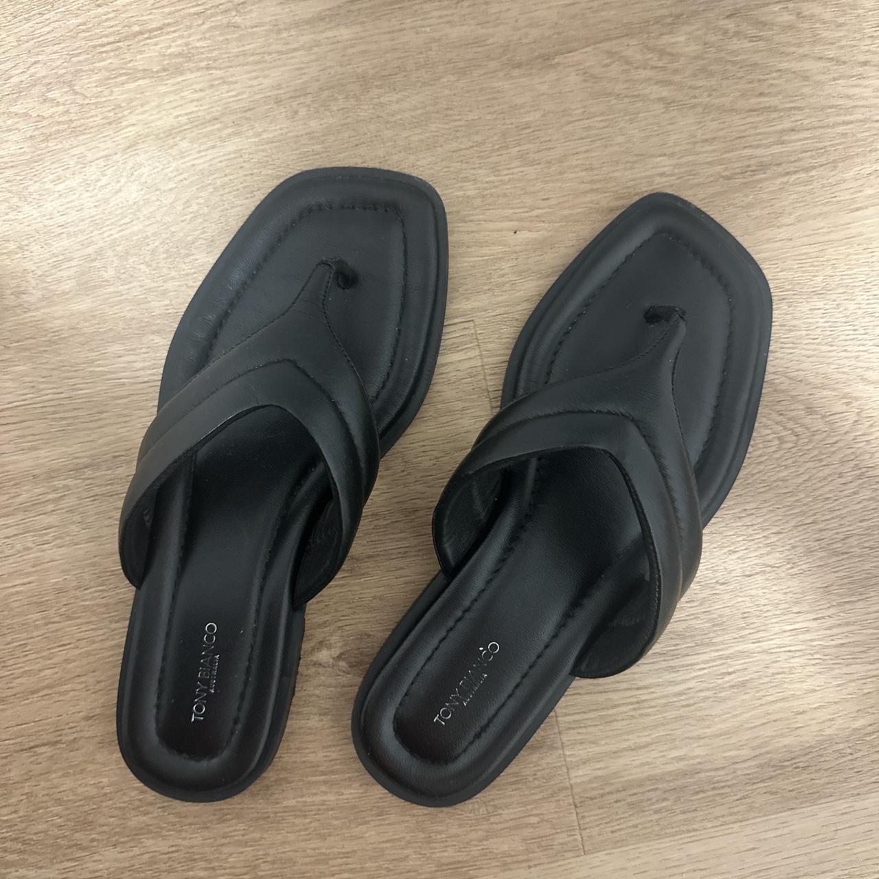 TONY BIANCO Black Thong Flats Sandals Great... Depop