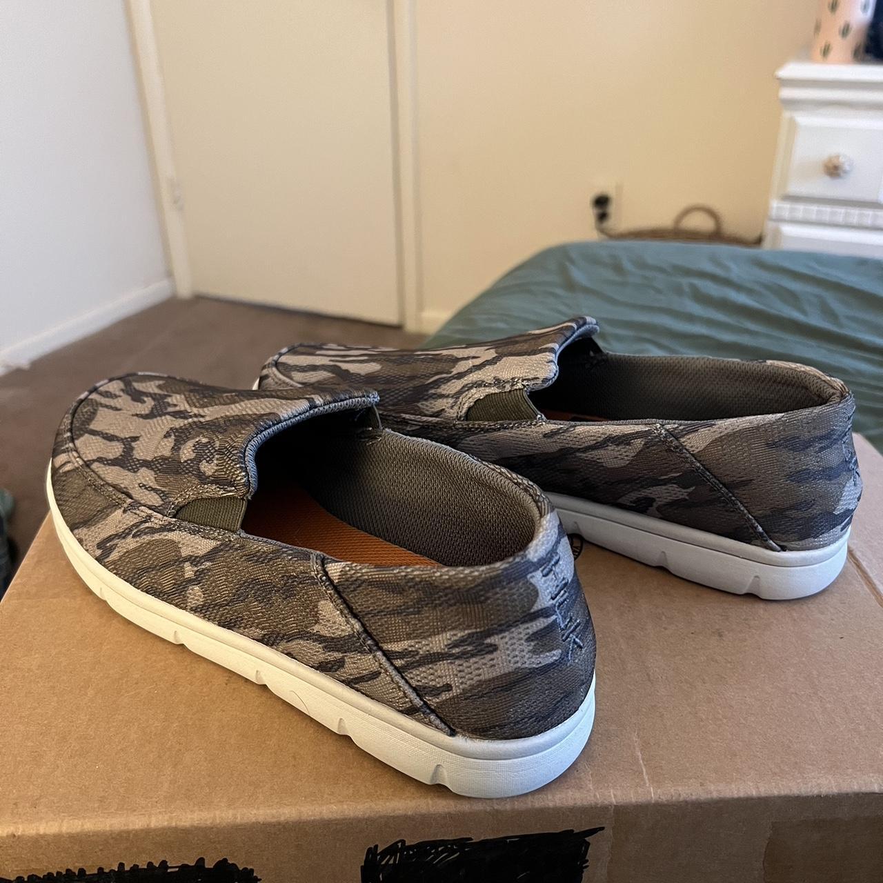huk water shoes