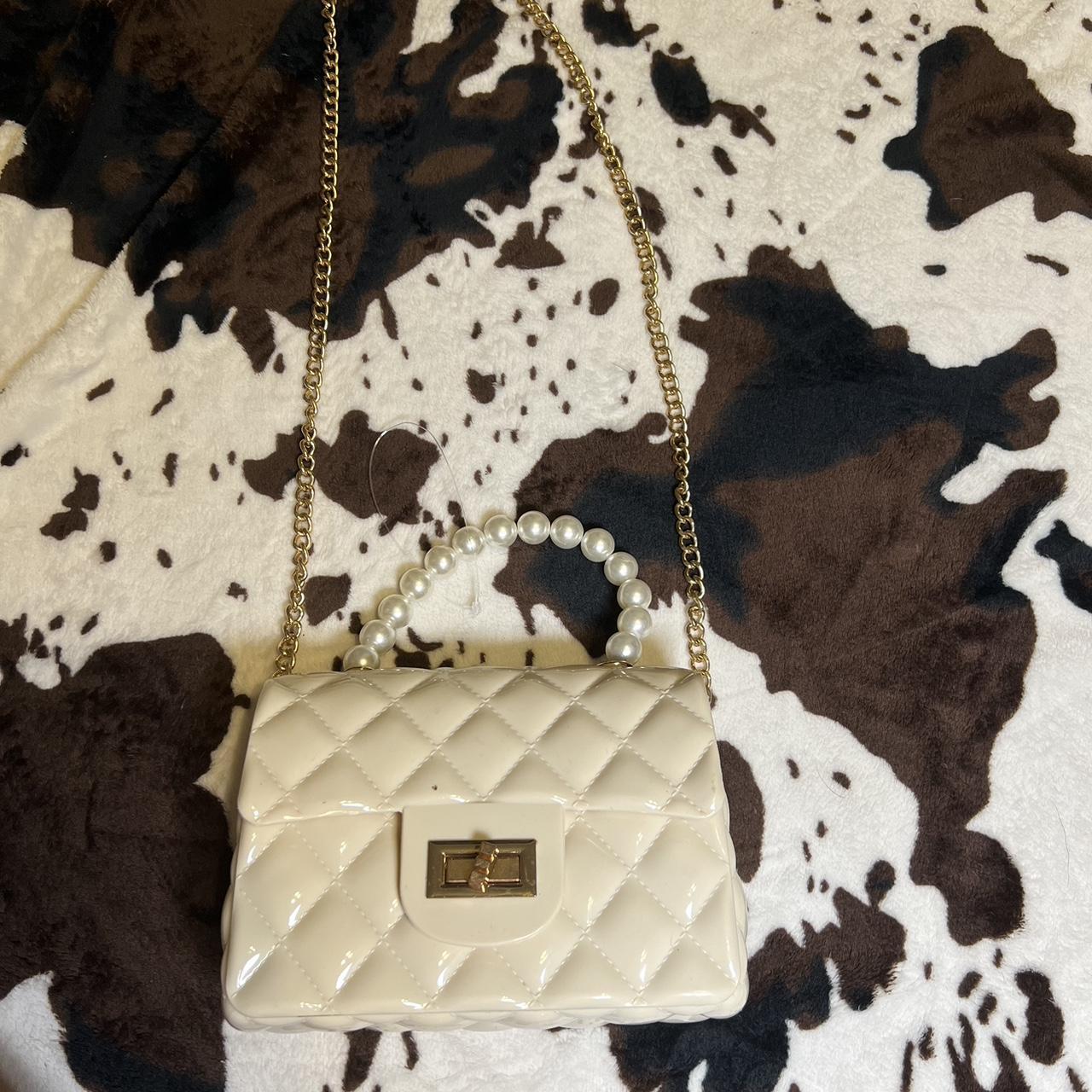 item listed by carlyzwrld