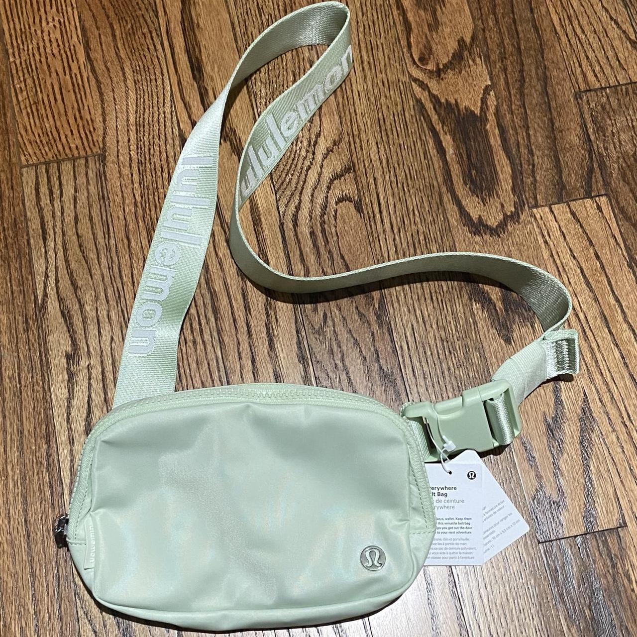 Lululemon Fanny pack Great condition, I just never - Depop