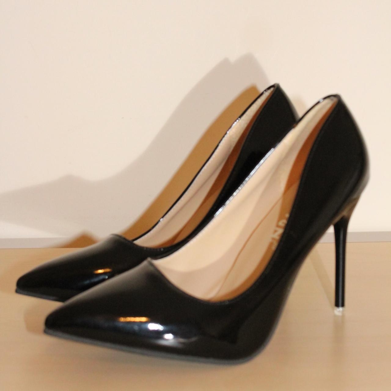 Womes brand new unworn, stiletto shoes. Approx 4