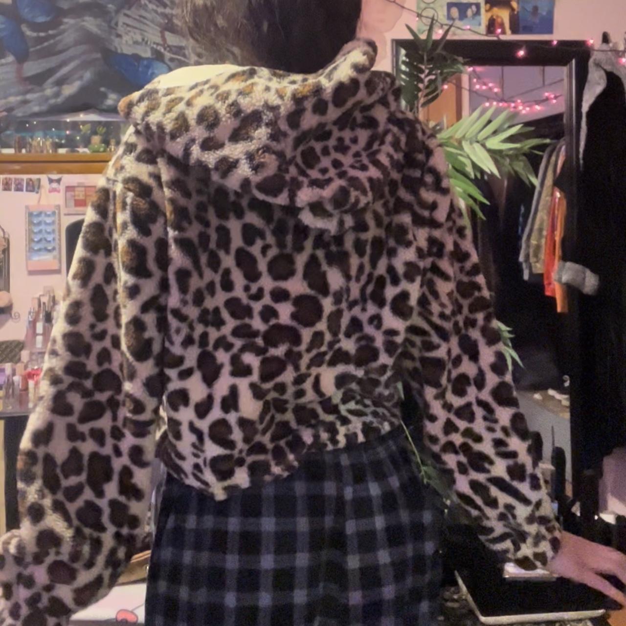 CHEETAH PRINT FAUX FUR HOODIE Super warm and Depop