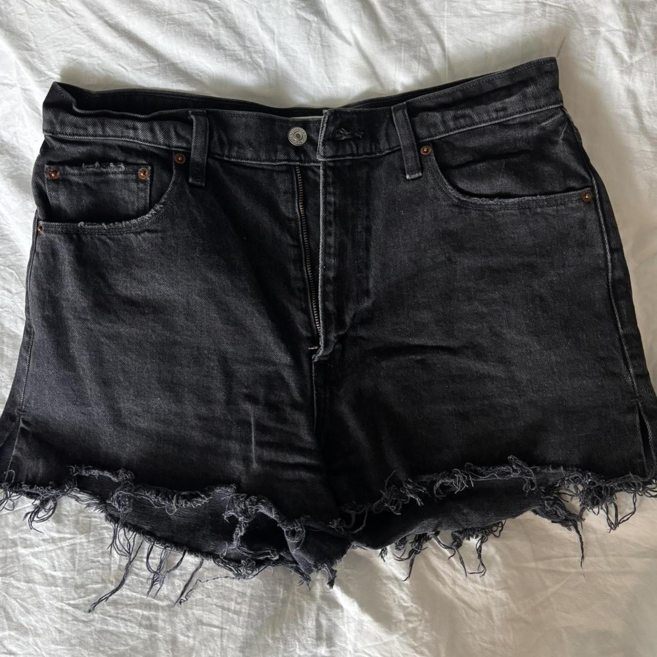 item listed by lizzie_buzzie