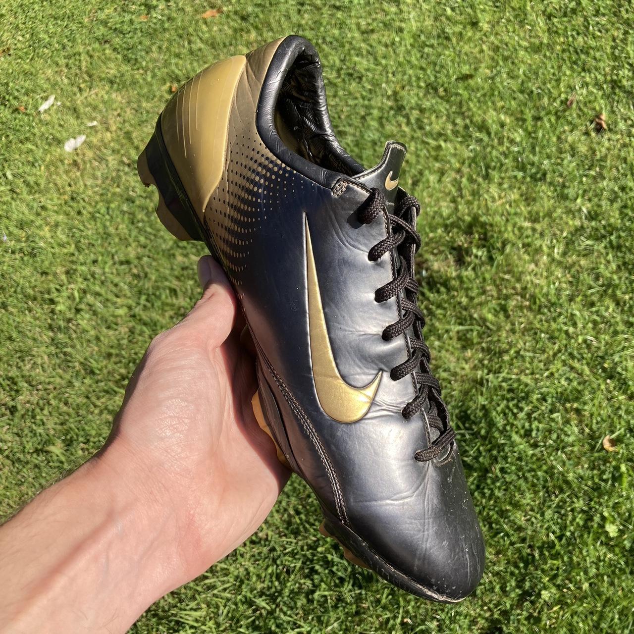 Black and gold nike mercurial hotsell