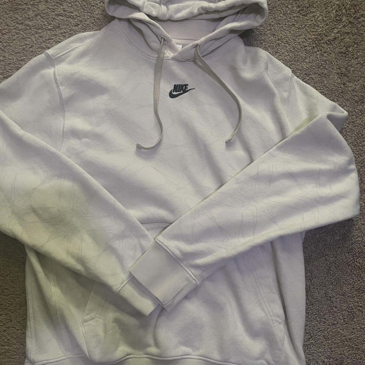 Cream Nike hoodie size medium - Depop