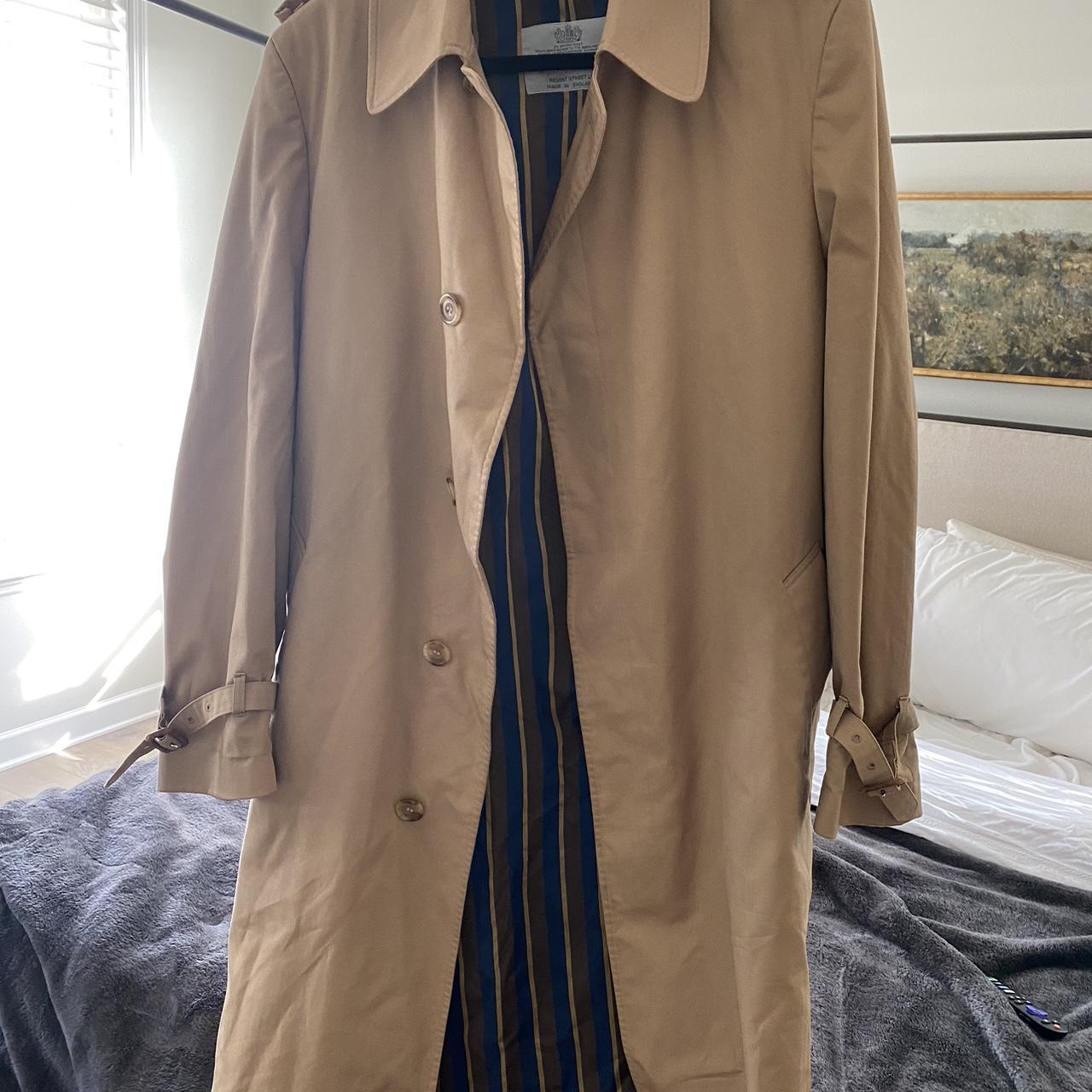 Aquascutum trench coat from London. Excellent