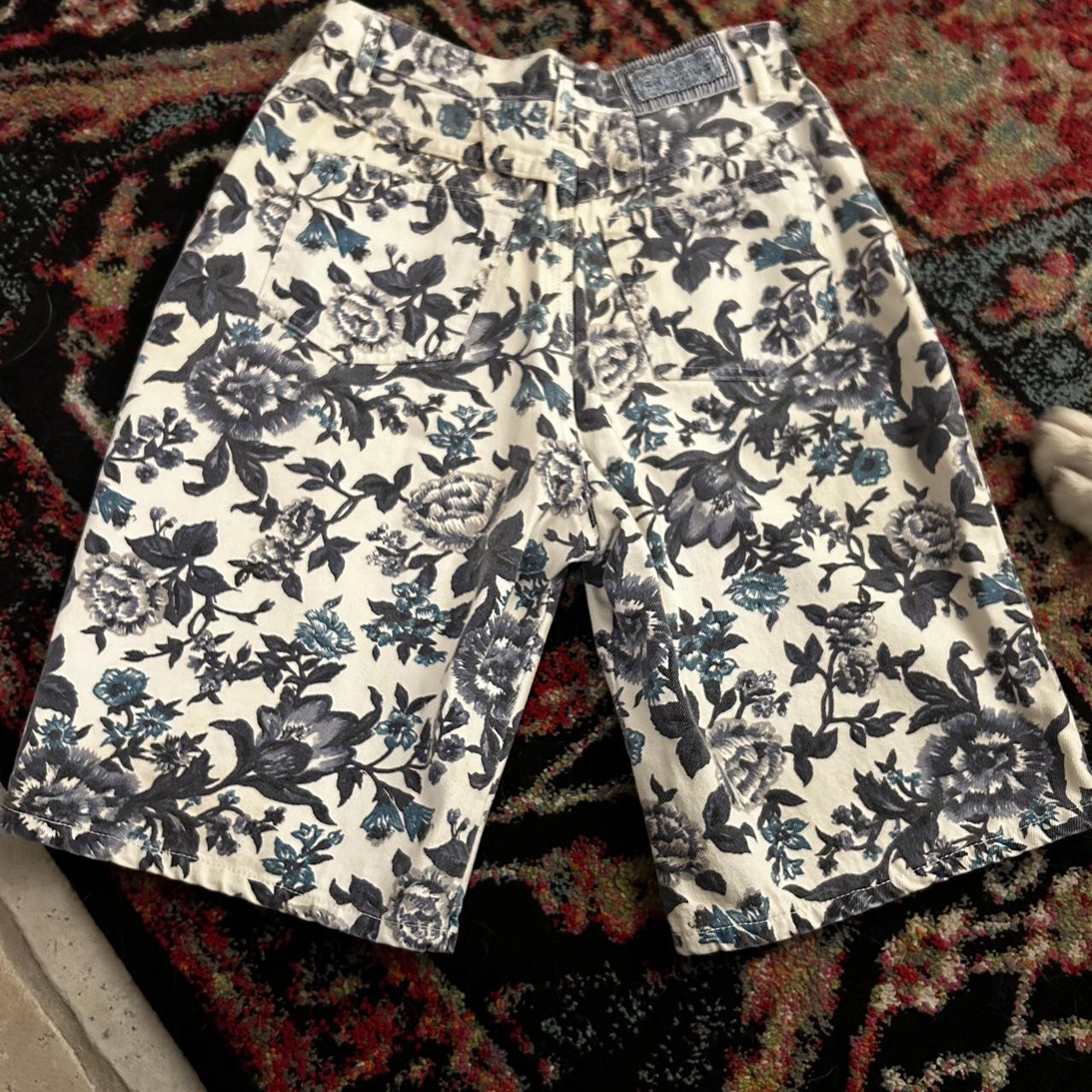 Vintage Express French Country floral jean shorts Depop