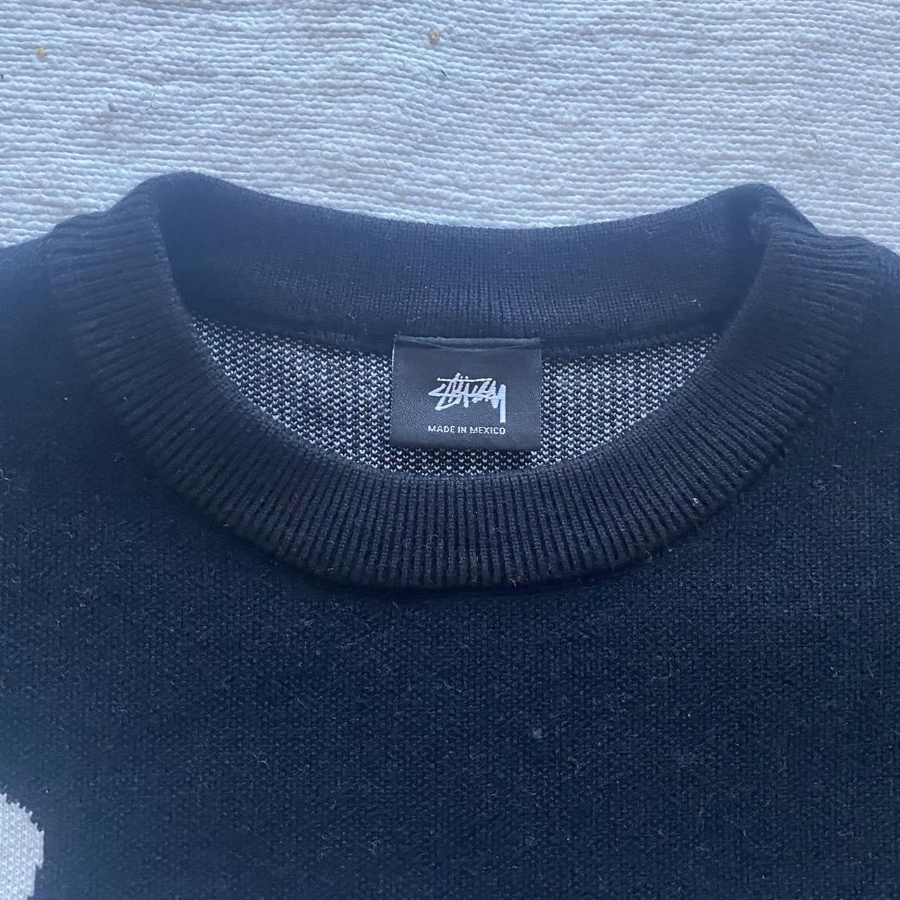 Pull-over Stussy noir et blanc très joli et la... - Depop