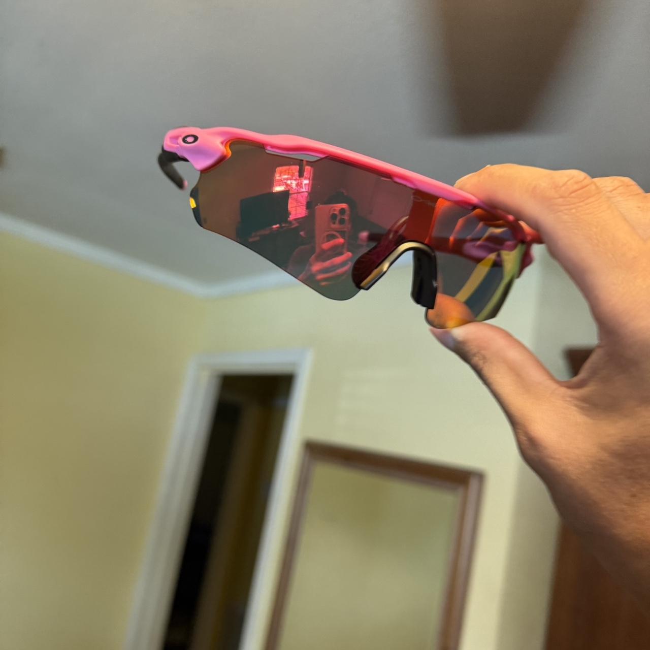 Women's Sunglasses - Pink/Multi – Pink and black Oakley sunglasses #sunglasses