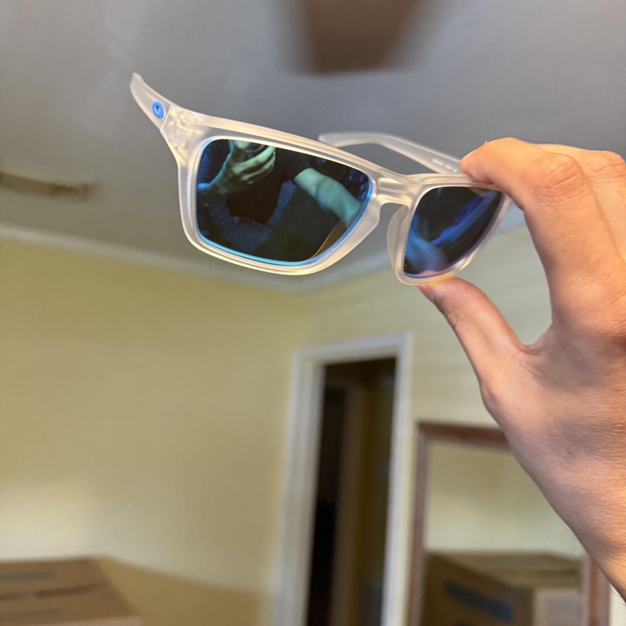 Men's Sunglasses - White/Blue – Blue and white Oakley sunglasses #Oakleys