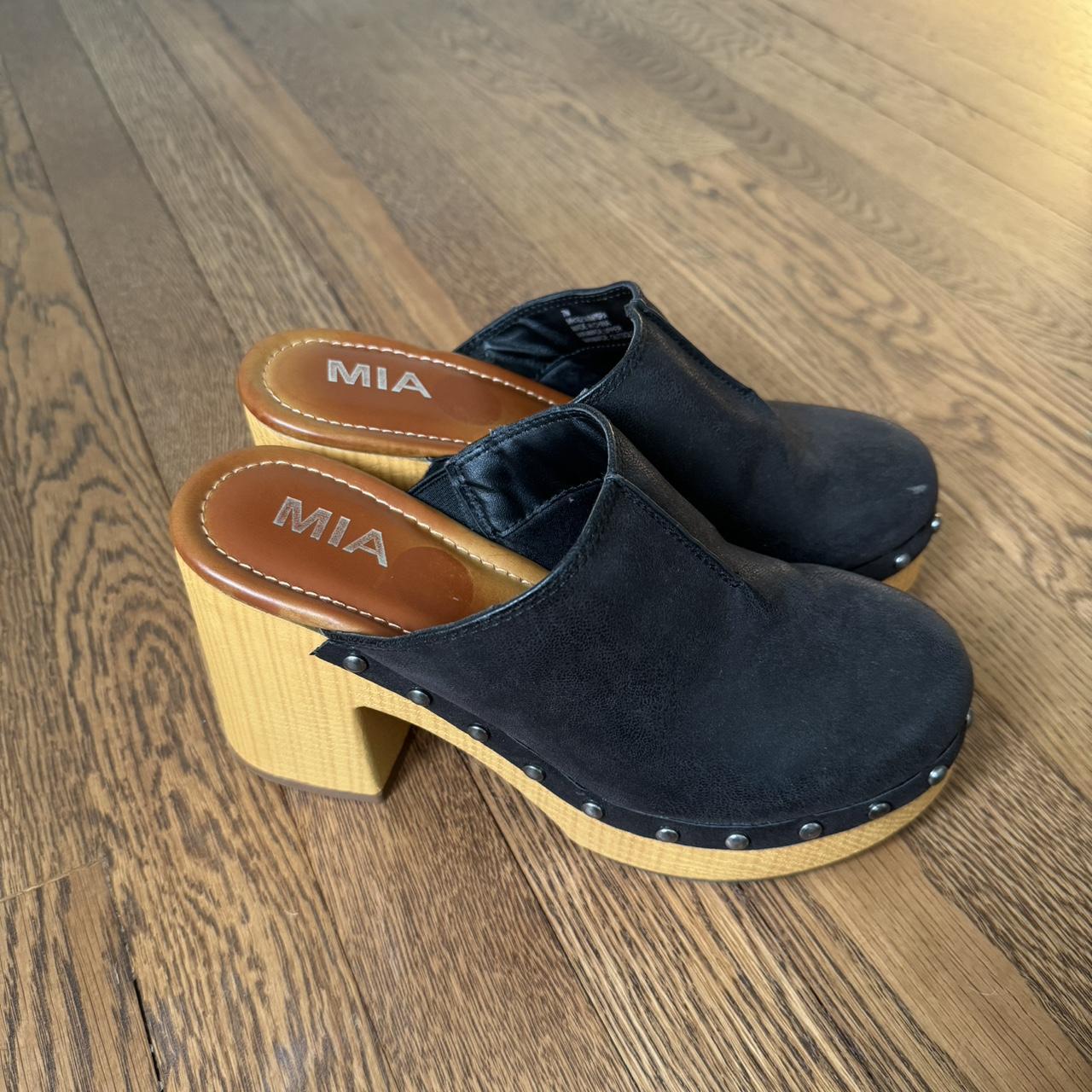 mia black clogs