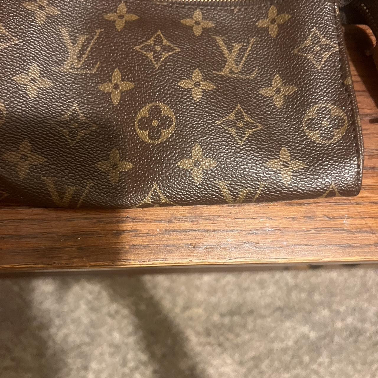 Small authentic Louis Vuitton bag. I have this bag - Depop