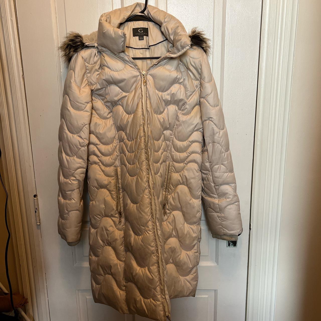 Large, white winter coat. Only worn a couple of times - Depop