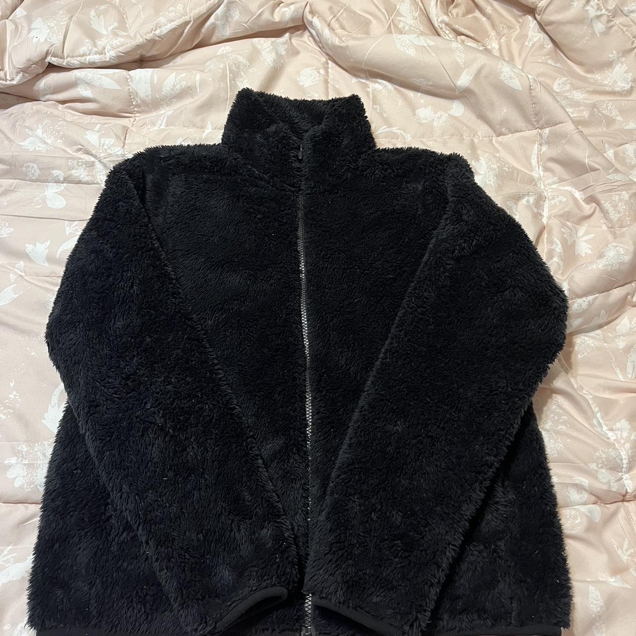 Uniqlo Mens small Black Fleece jacket Slighty used... - Depop