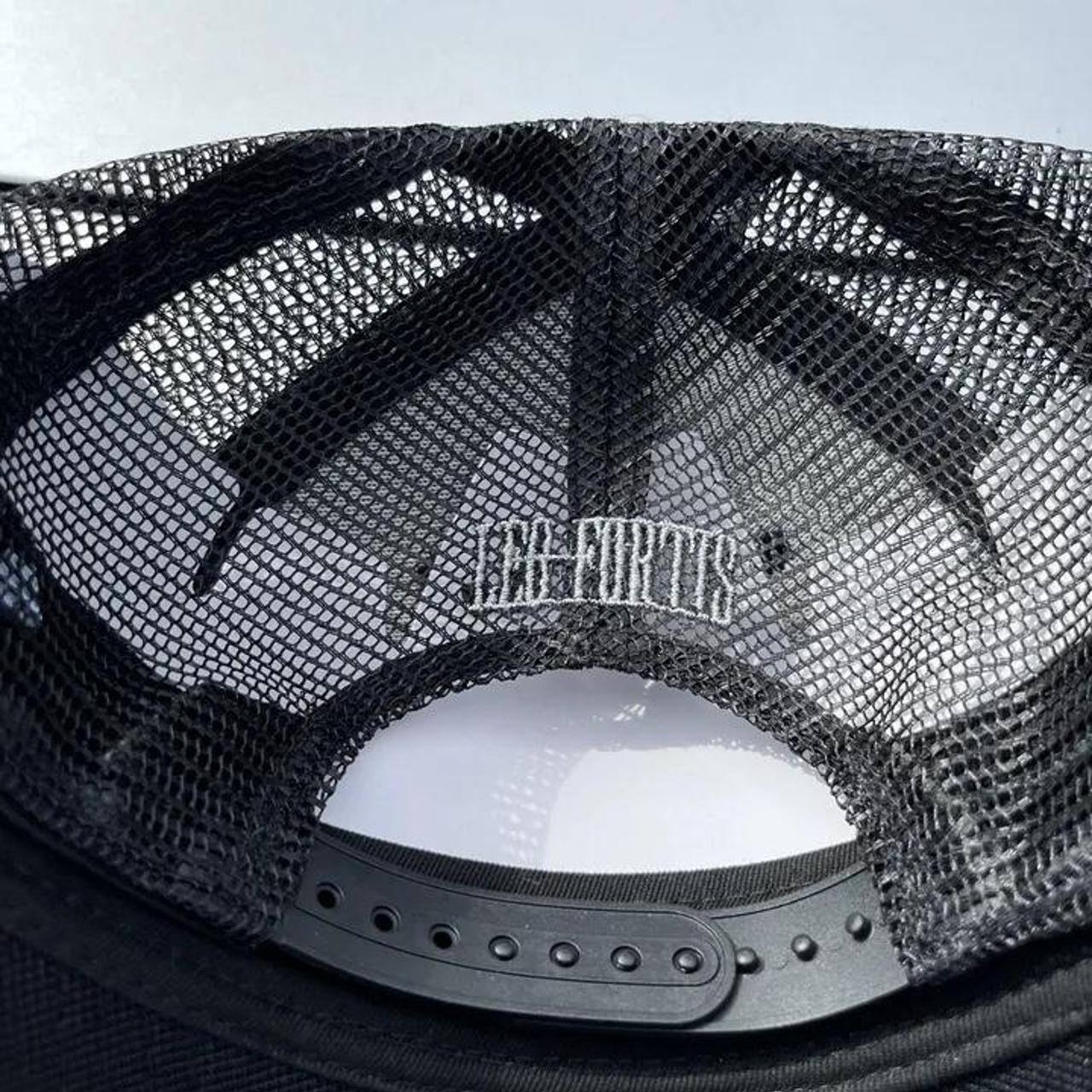 Leo fortis trucker cap (black/silver)