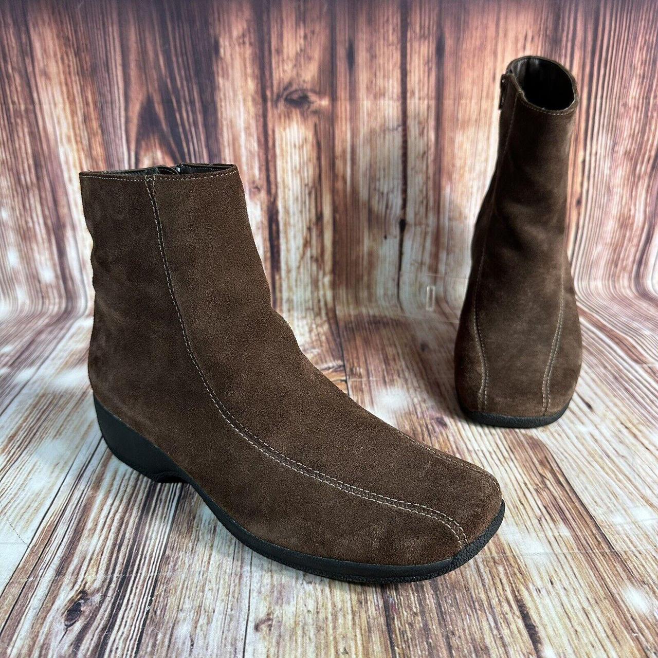 Clarks ASHLYN Womens Size 10 Wide Brown Suede Ankle