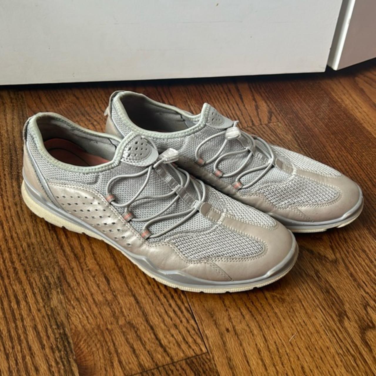 ECCO Women s Size 41 Lynx Pewter Silver Toggle. Depop