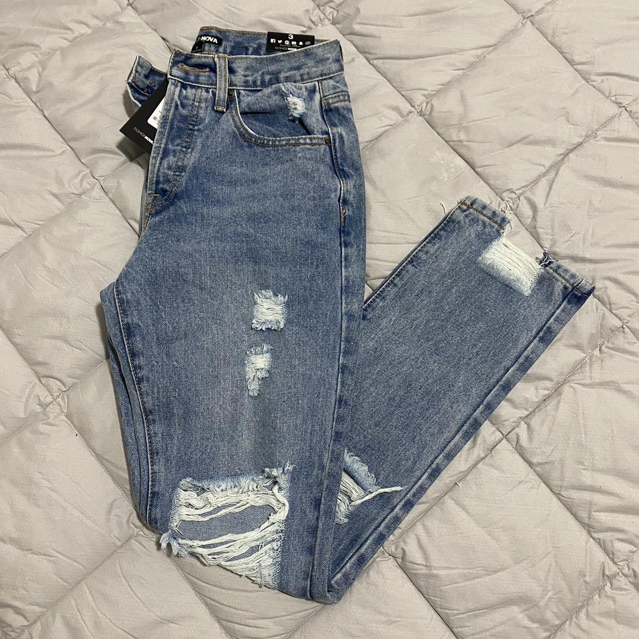 Medium wash jeans outlet outfit