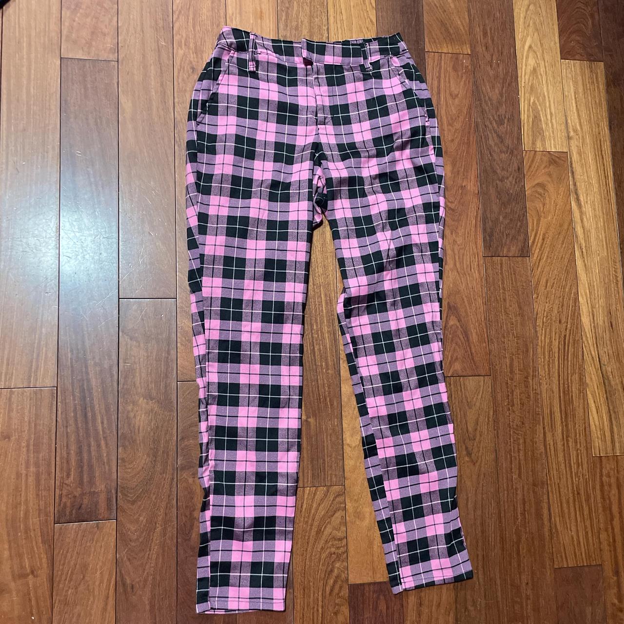 Black and pink plaid cargo 2020