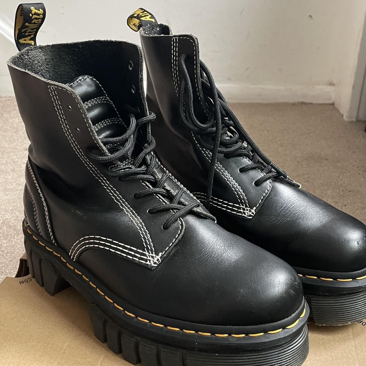 A17725 美品 ドクターマーチン 1490 JOSKA STUD BOOTS 1490 Joska Stud in Black | Dr. Martens