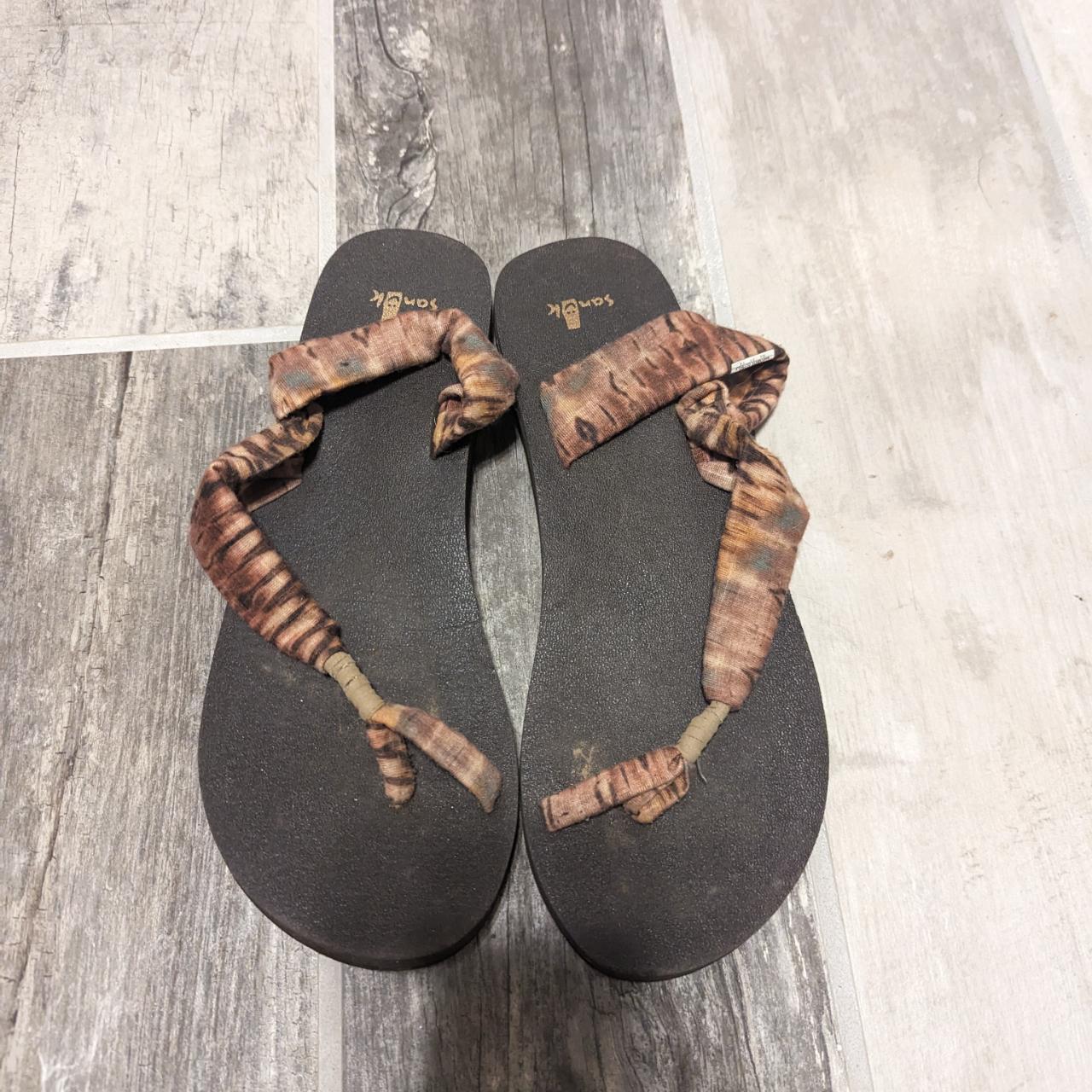 sanuk sandals