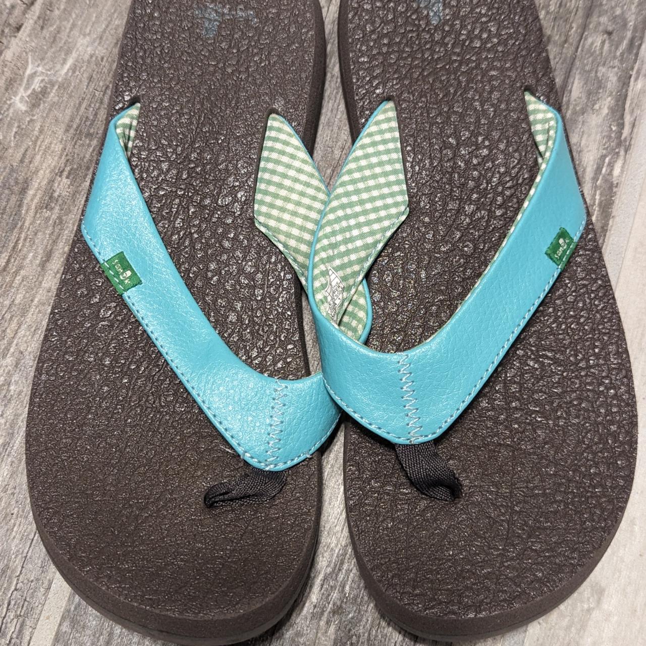 Sanuk Flip Flops Teal straps, size 8, in good... - Depop