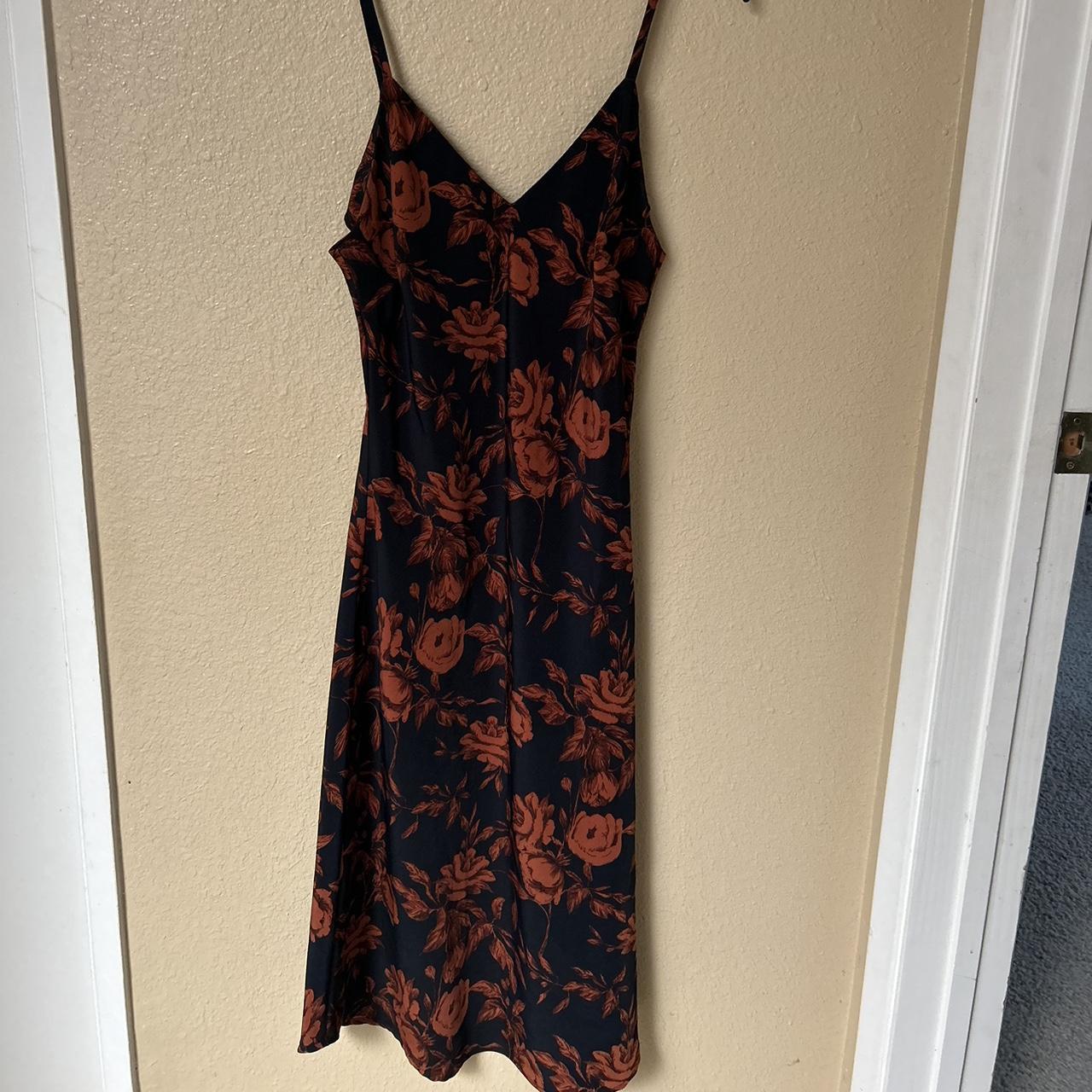 Vintage midi dress with Auburn flowers and navy blue... - Depop