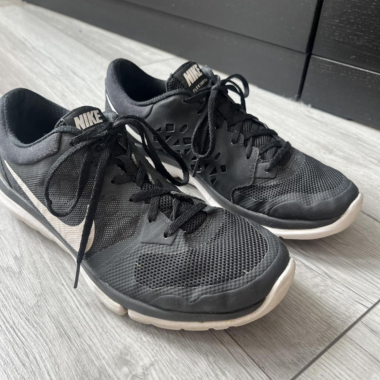 girls black trainers size 3 nike