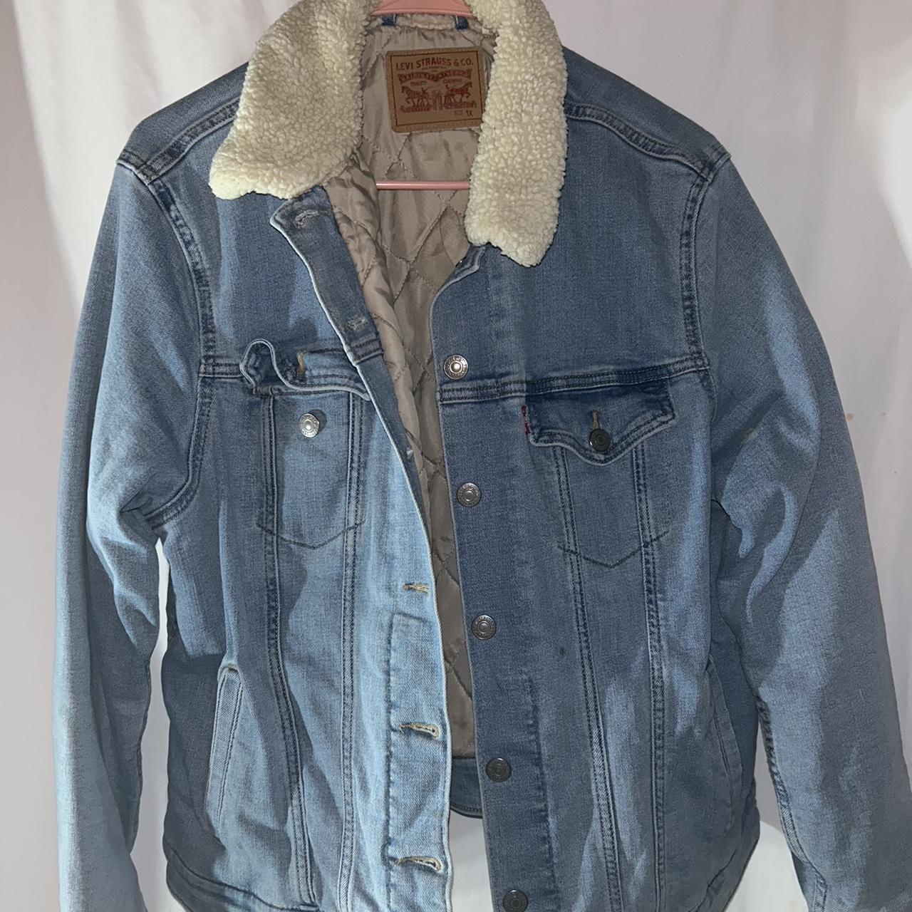 💙Levi jean jacket with fur collar 💙Size 1x , fits... - Depop