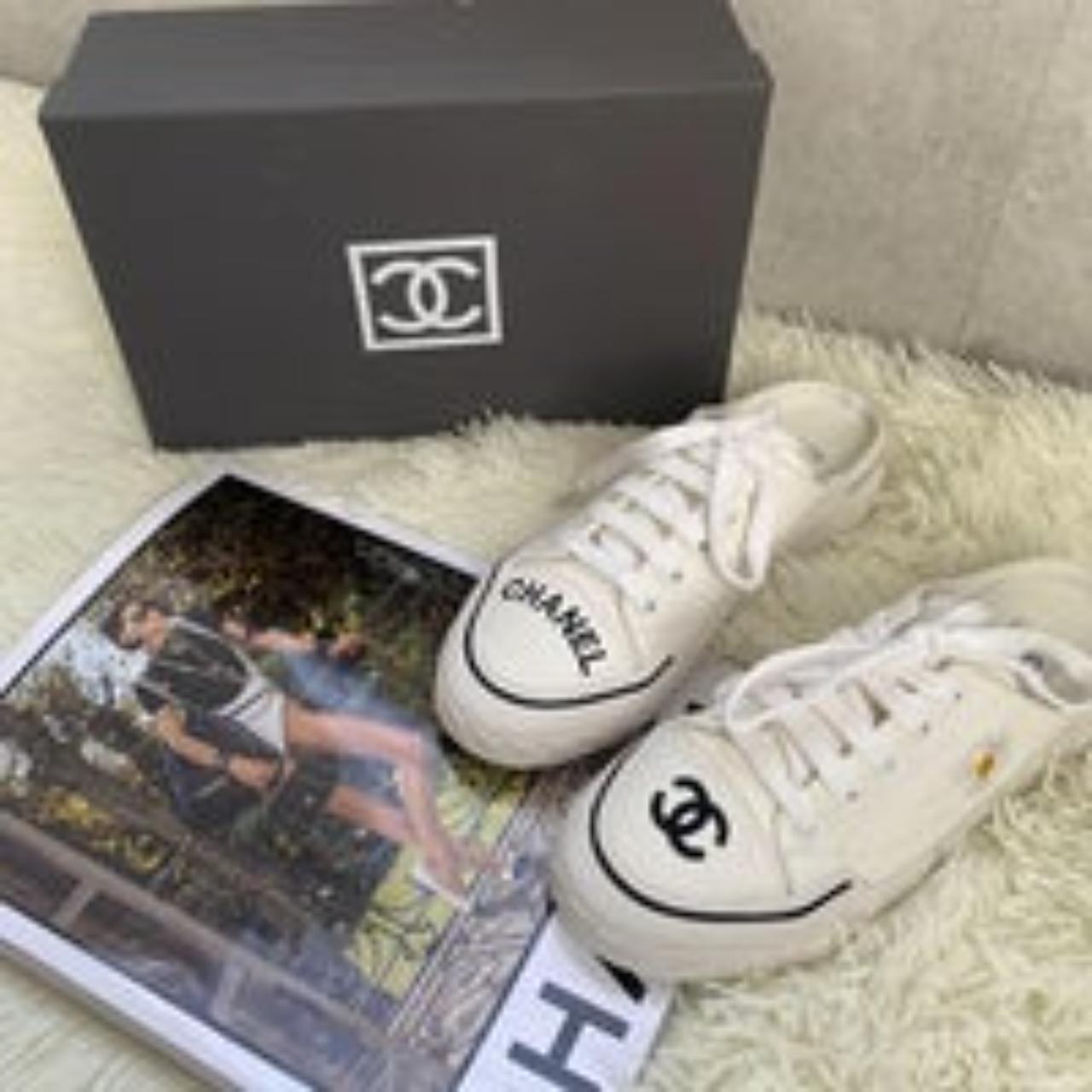 chanel flip flops white