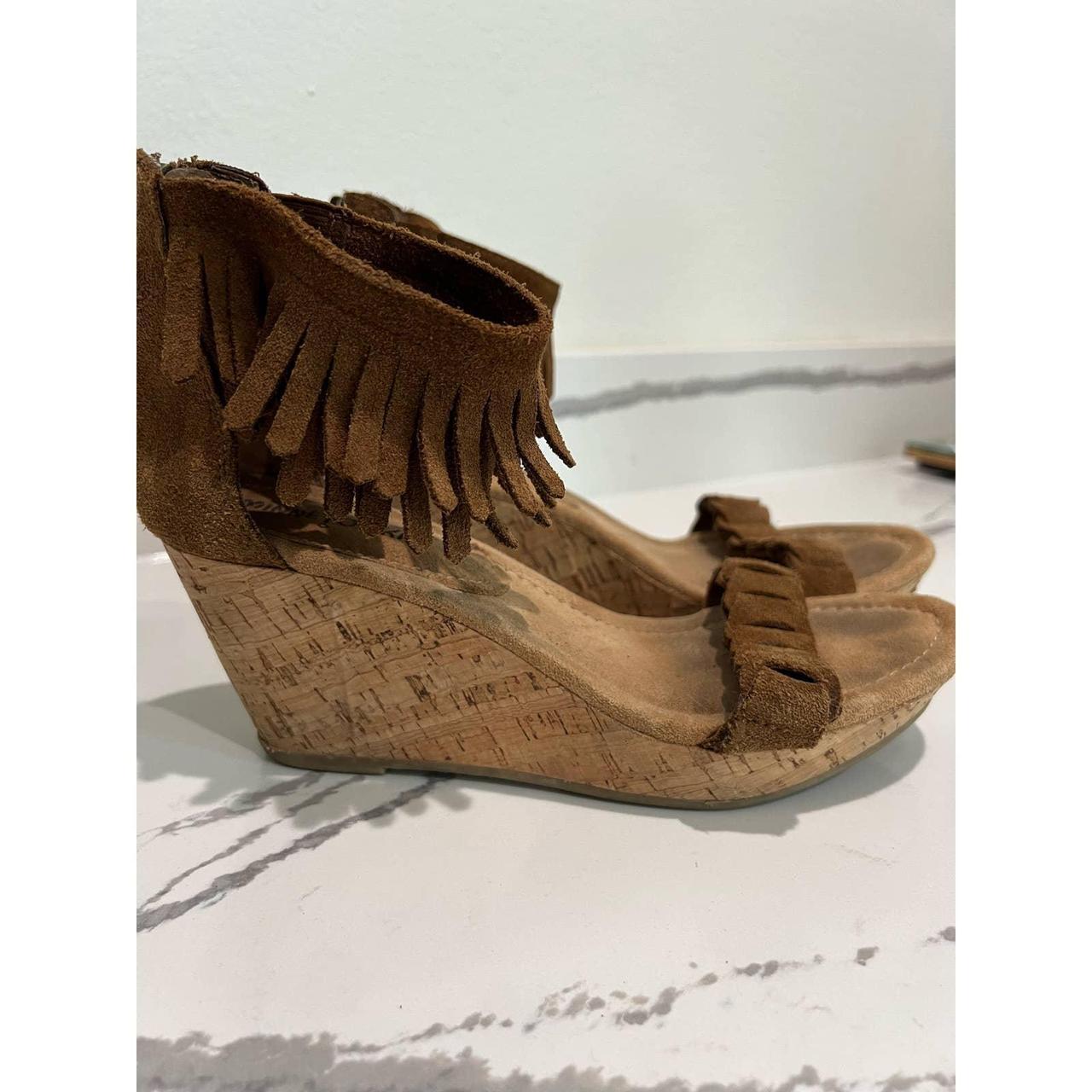 Minnetonka on sale fringe wedges