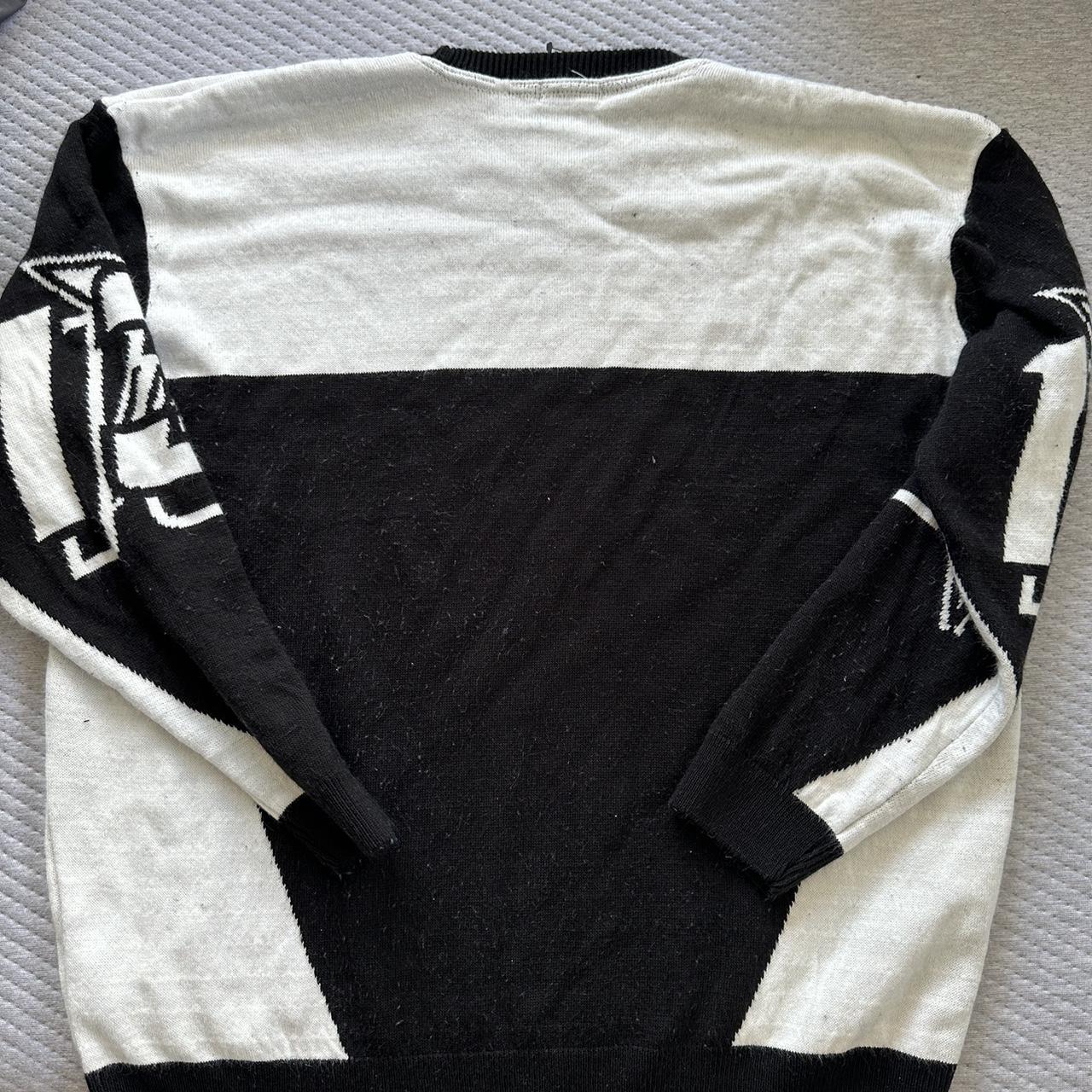 Boohoo Men's Black and White Sweatshirt (2)