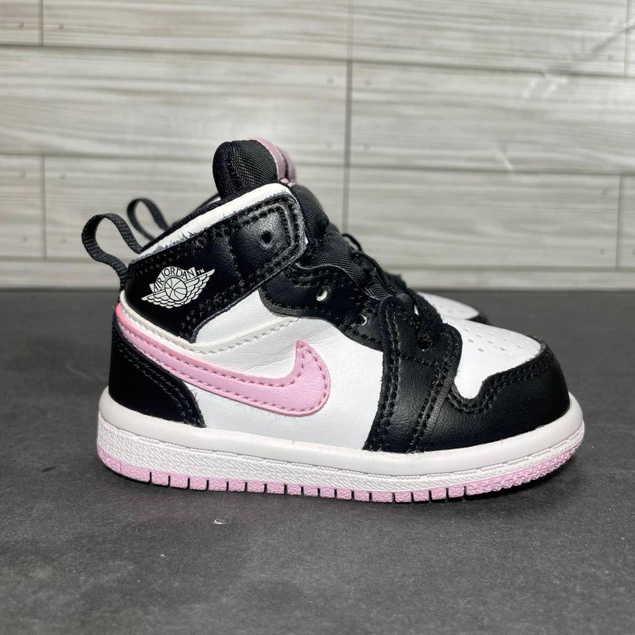 Pink jordan outlet baby shoes