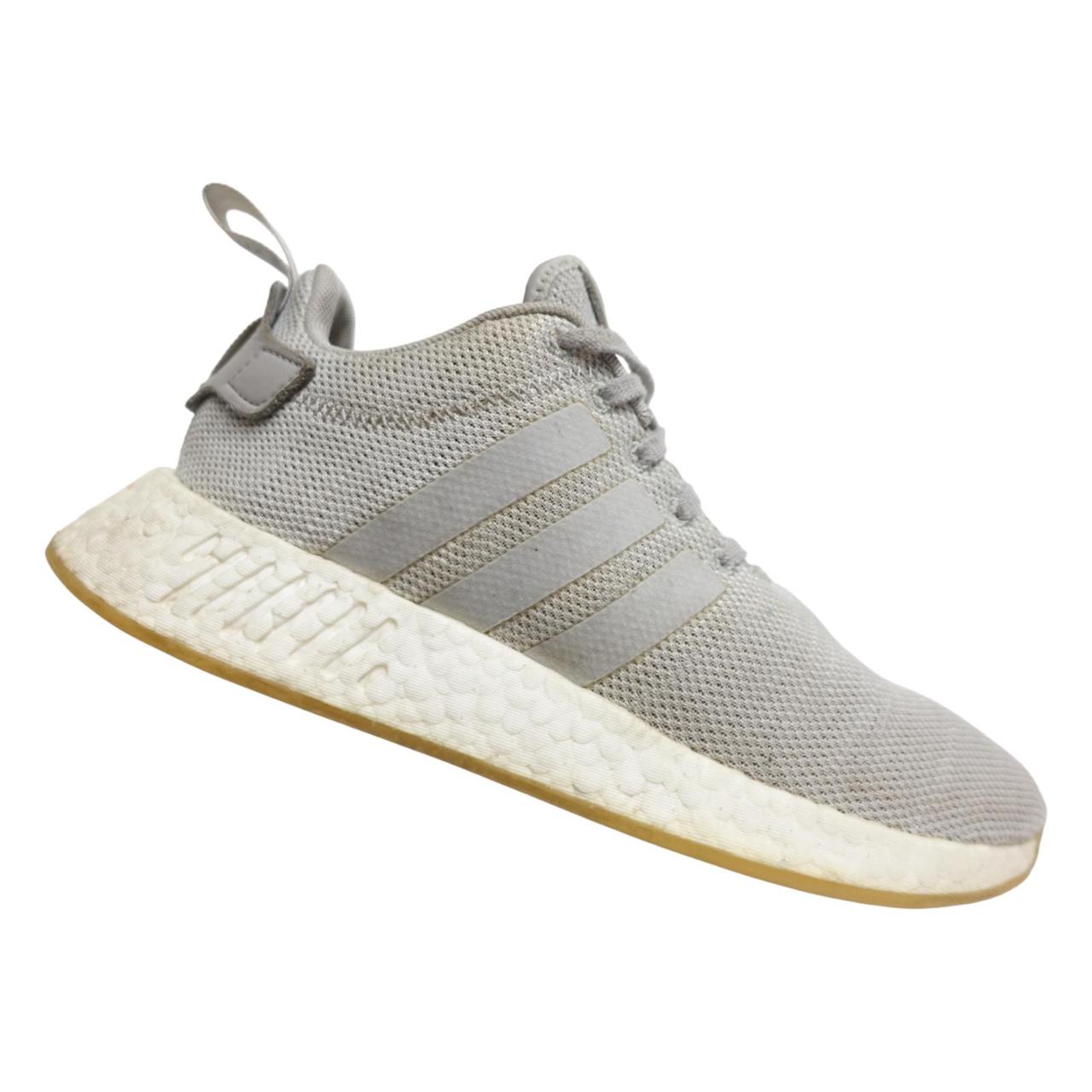 Nmd r2 store grey gum