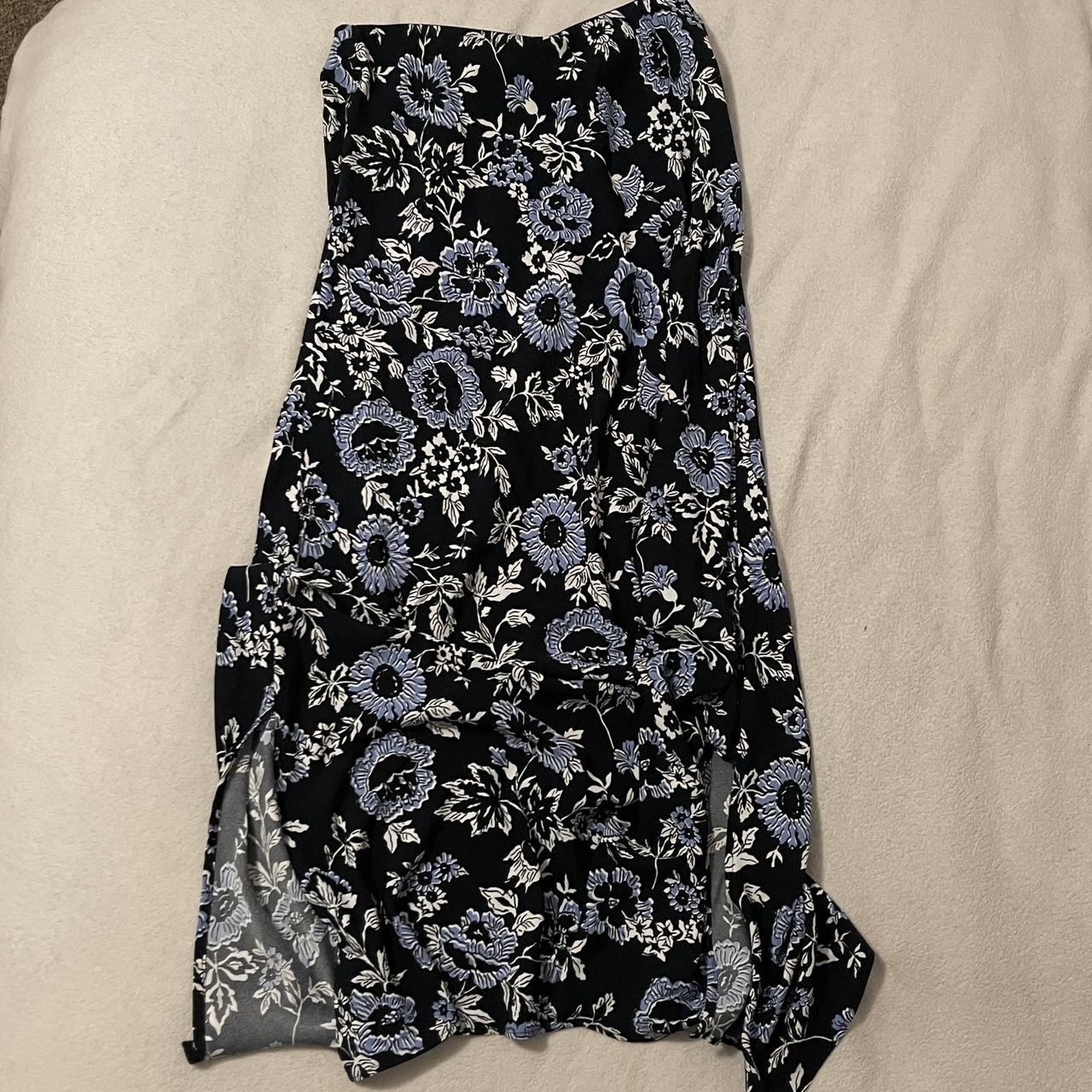 long blue flower patterned skirt -slits on both sides - Depop