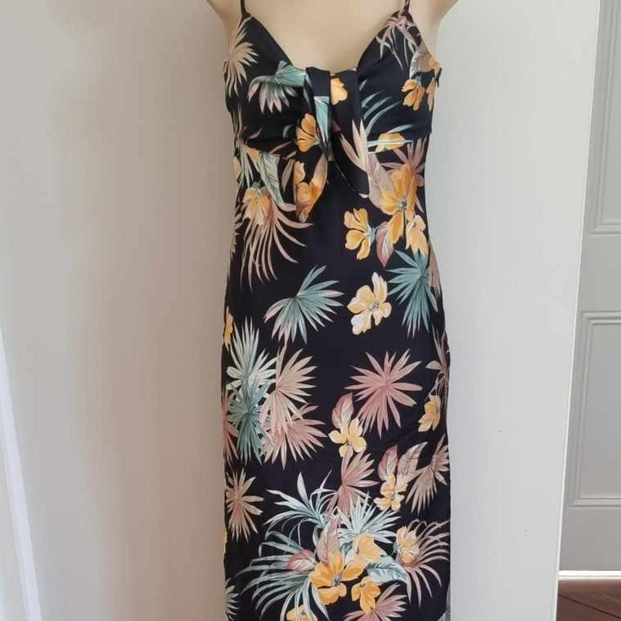 Shona Joy Midi Dress Size 6, great condition.... - Depop