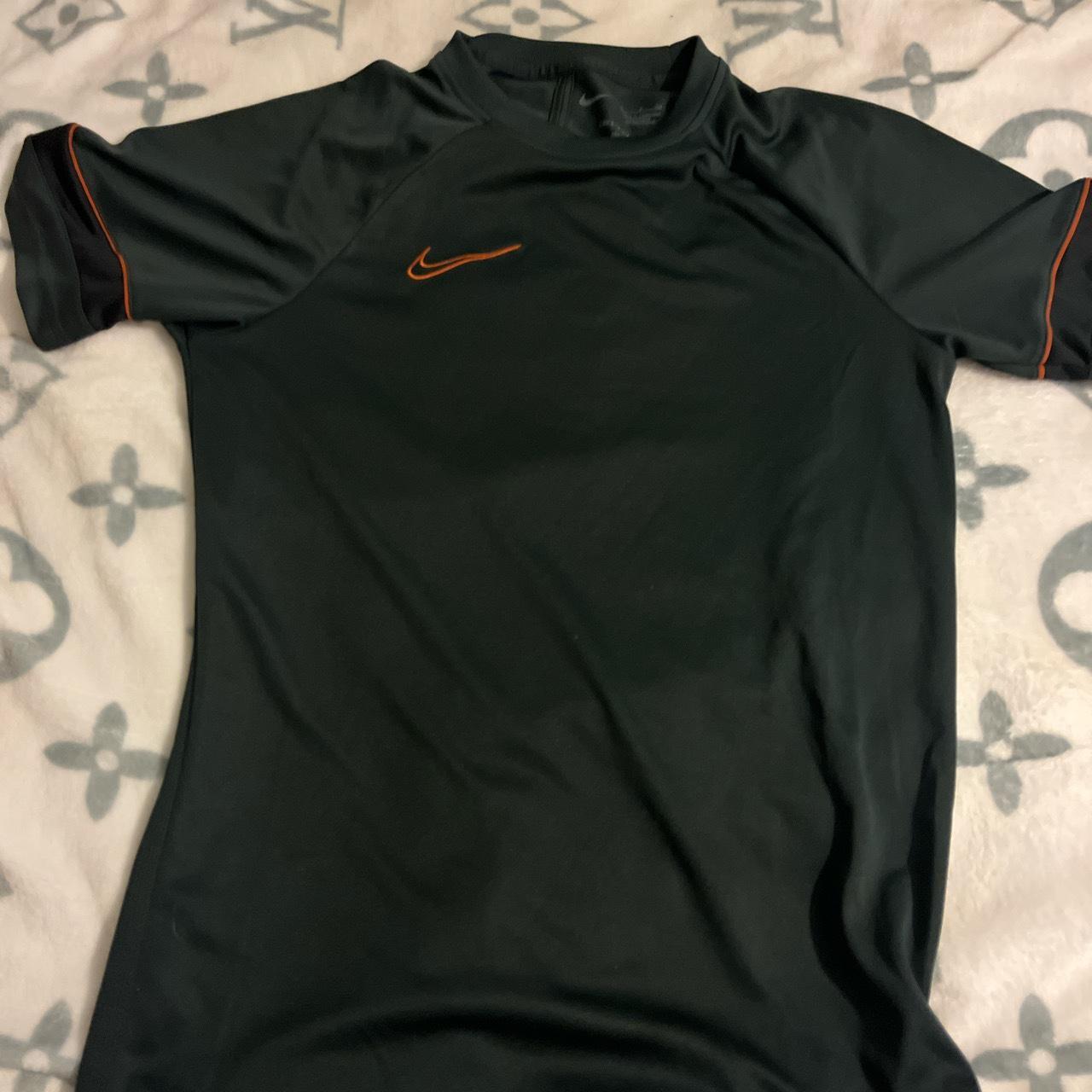 Men’s black and orange Nike Dri fit, men’s small... - Depop