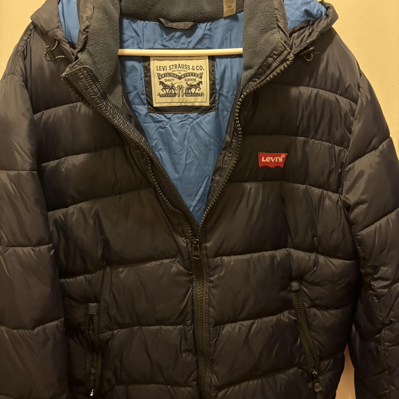 Levi’s puffer sz XL never worn - Depop