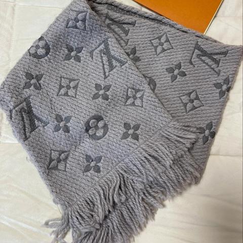 Louis Vuitton petit Damier grey scarf set (scarf and - Depop