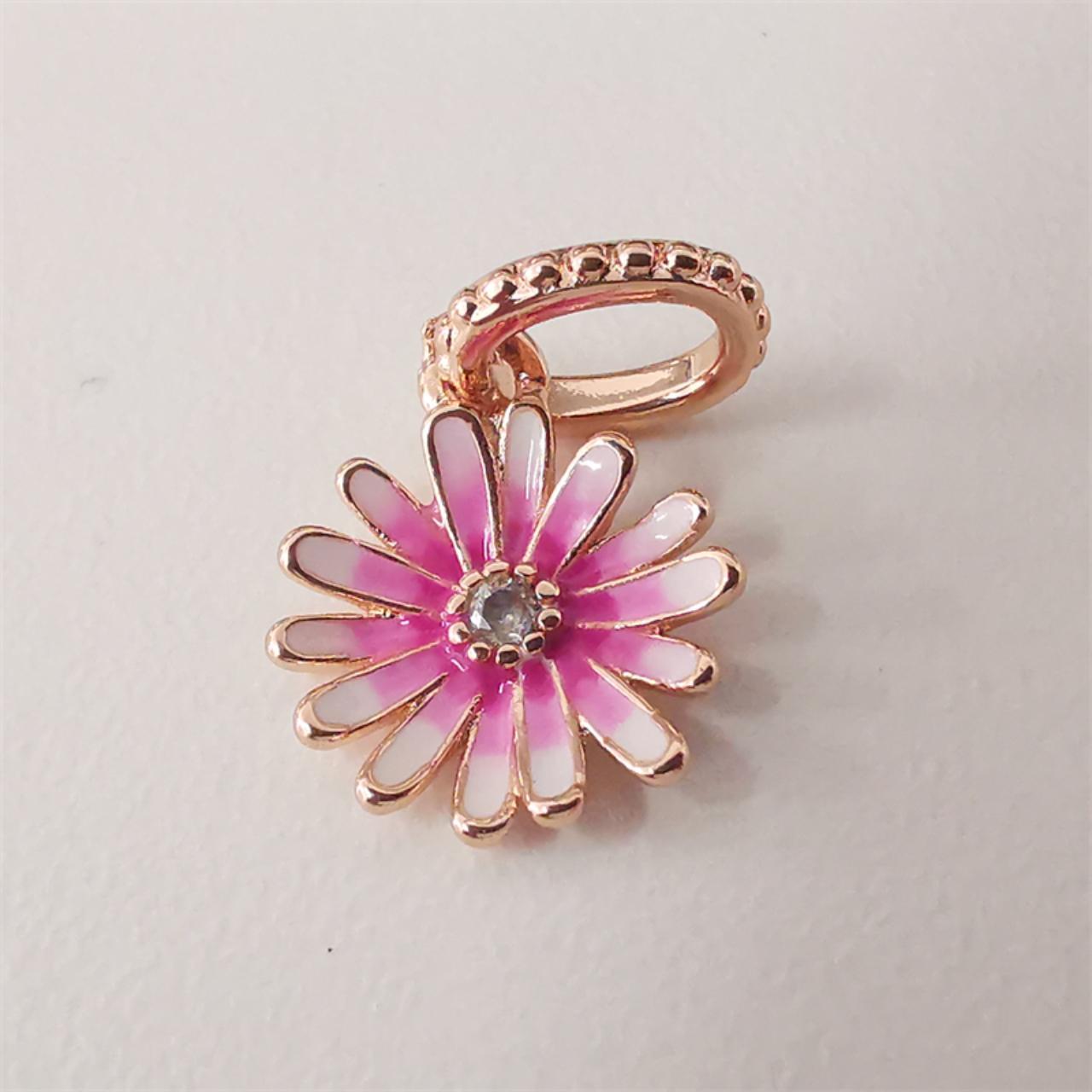 CH-2A1405 pink daisy flower charm 💗sterling Depop