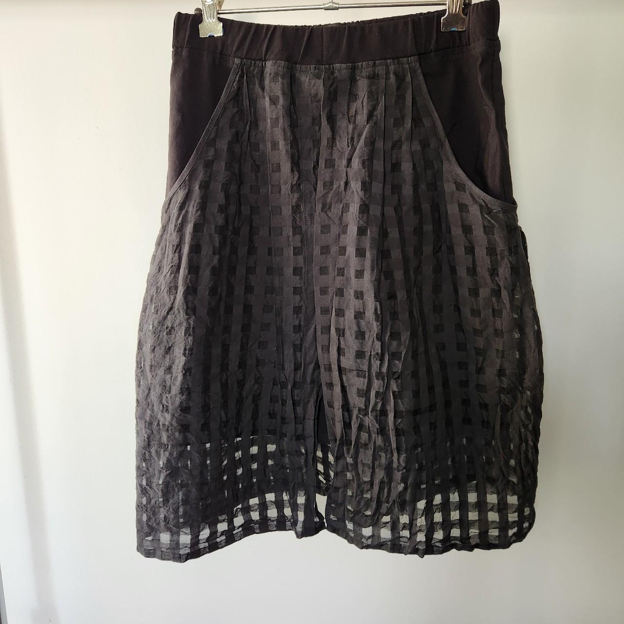 Lovely black pencil mid thigh length skirt with silk. Depop