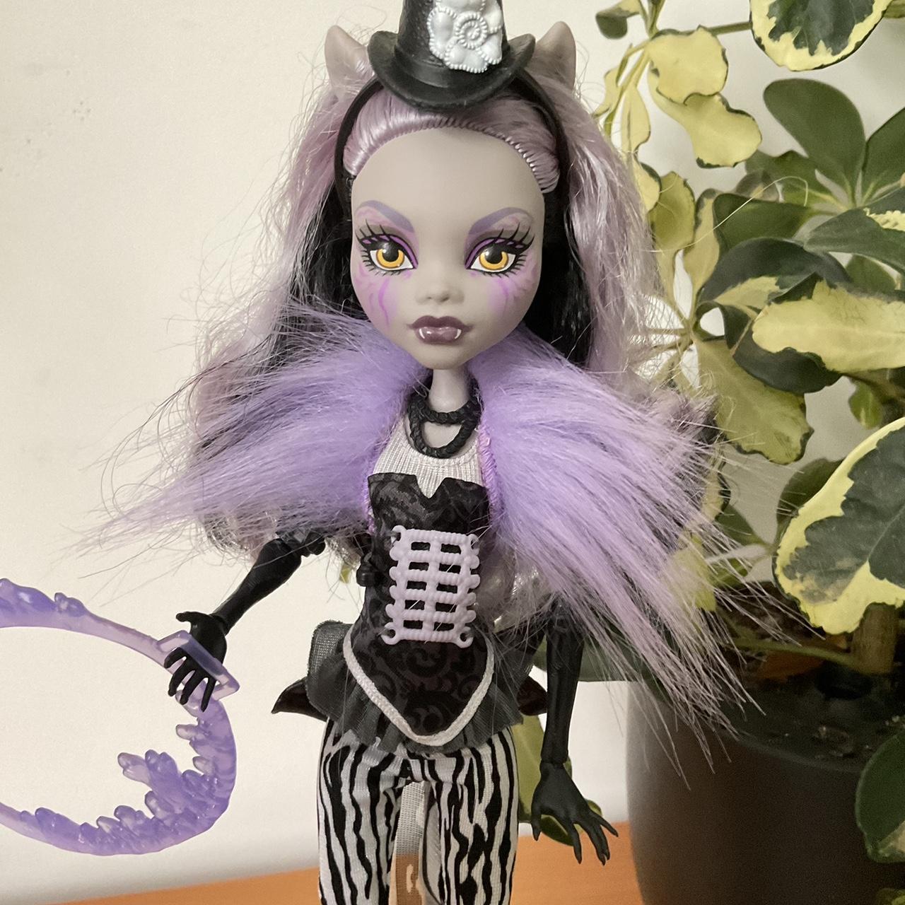 Clawdeen wolf 2024 freak du chic monster high doll